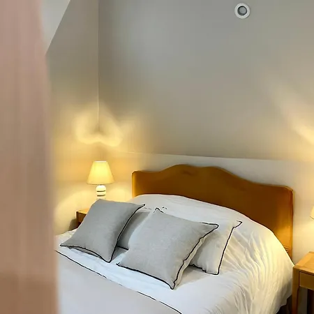 De La Croix - A 4 Minutes De L'a26 Avec Parking Villechétif