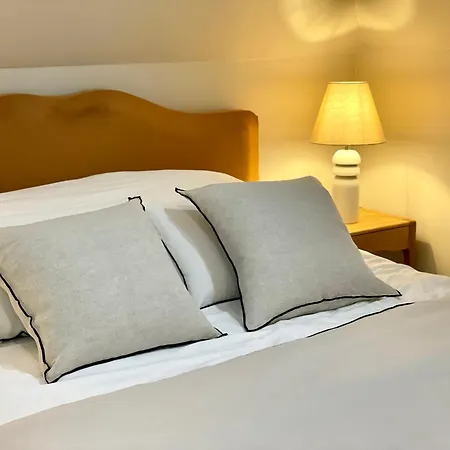 De La Croix - A 4 Minutes De L'a26 Avec Parking Bed & Breakfast