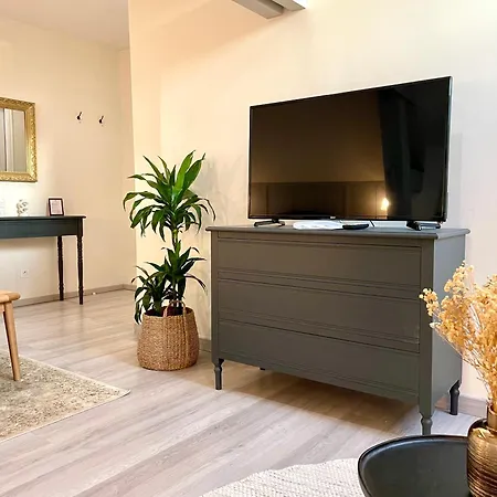 Oda ve Kahvaltı De La Croix - A 4 Minutes De L'a26 Avec Parking 4*