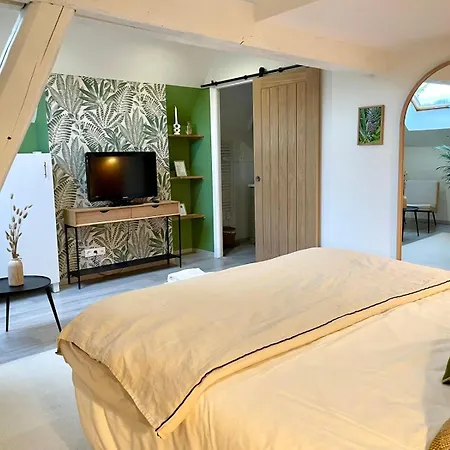 De La Croix - A 4 Minutes De L'a26 Avec Parking Villechétif