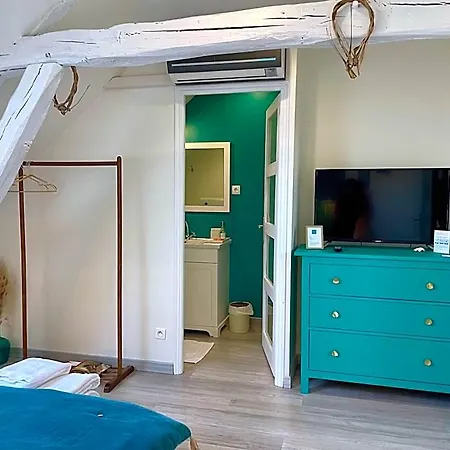 De La Croix - A 4 Minutes De L'a26 Avec Parking Bed & Breakfast 4*
