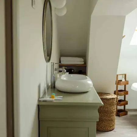 Bed & Breakfast De La Croix - A 4 Minutes De L'a26 Avec Parking 4*