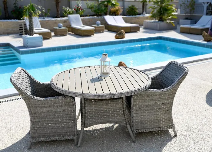 Frühstückspension De La Croix - A 4 Minutes De L'a26 Avec Parking 4*