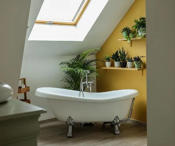 De La Croix - A 4 Minutes De L'a26 Avec Parking Bed & Breakfast