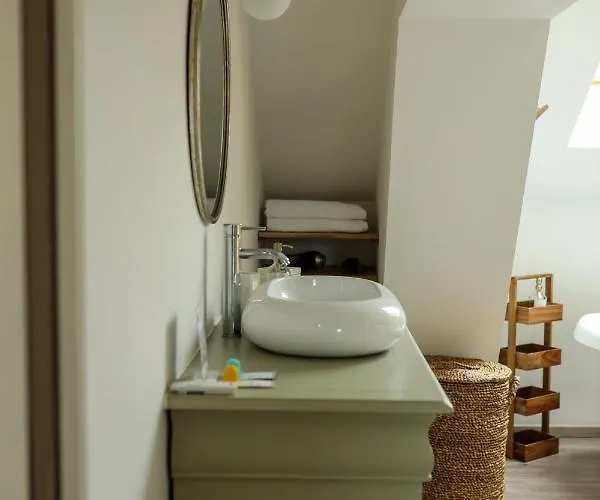 De La Croix - A 4 Minutes De L'a26 Avec Parking 4*