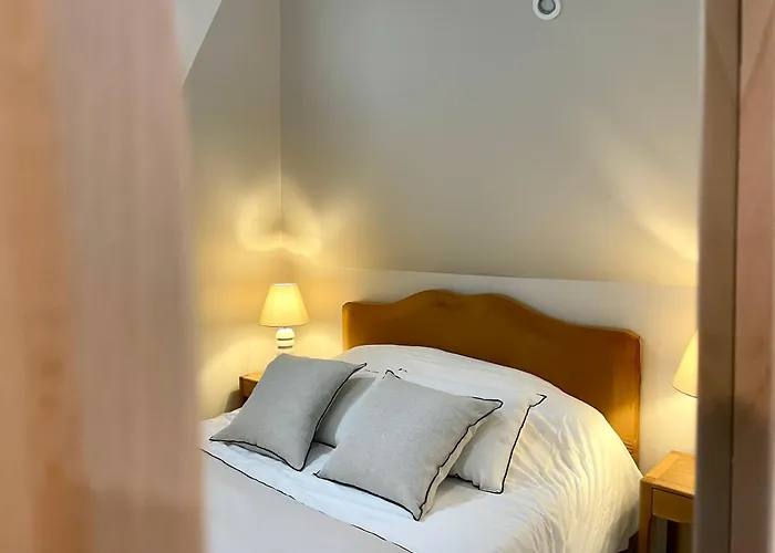 De La Croix - A 4 Minutes De L'a26 Avec Parking Villechétif