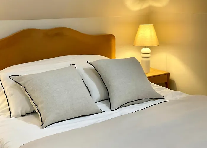 De La Croix - A 4 Minutes De L'a26 Avec Parking Bed & Breakfast