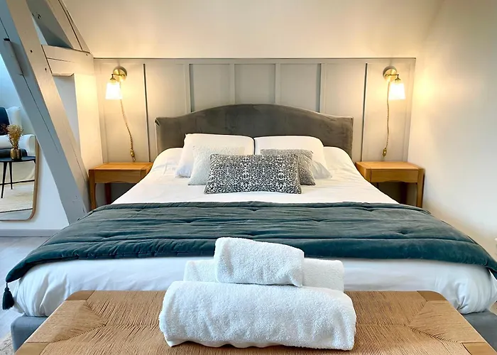 De La Croix - A 4 Minutes De L'a26 Avec Parking 4*