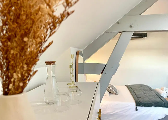 De La Croix - A 4 Minutes De L'a26 Avec Parking Villechétif