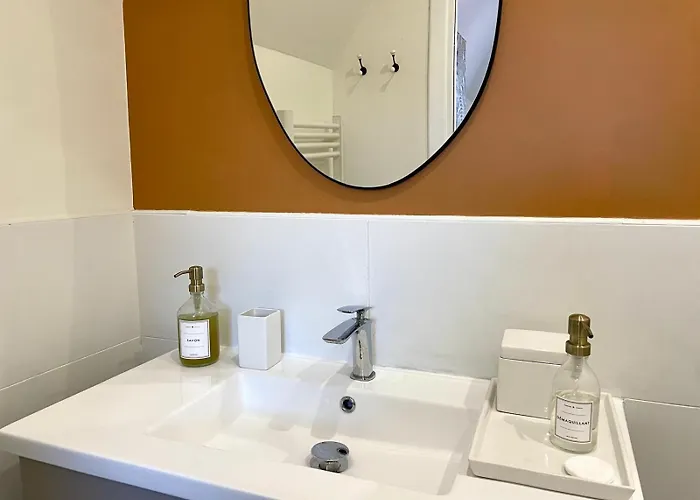 De La Croix - A 4 Minutes De L'a26 Avec Parking Bed & Breakfast 4*