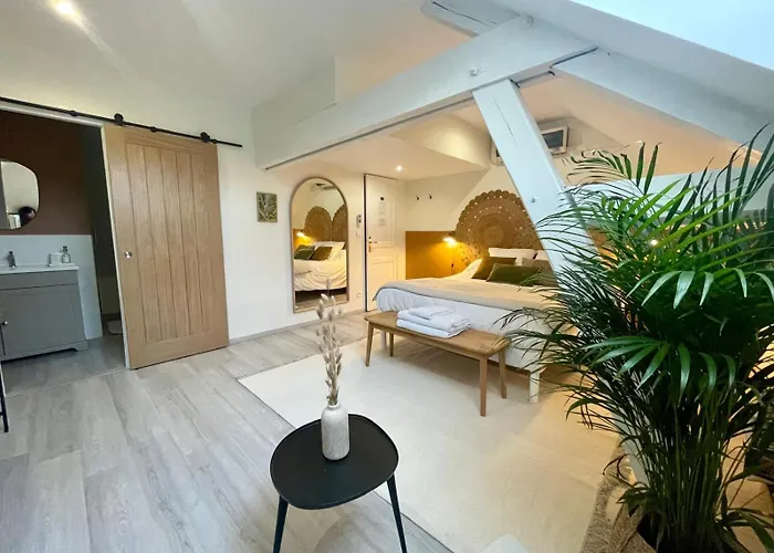 Frühstückspension De La Croix - A 4 Minutes De L'a26 Avec Parking 4*