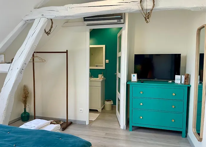 De La Croix - A 4 Minutes De L'a26 Avec Parking Villechetif